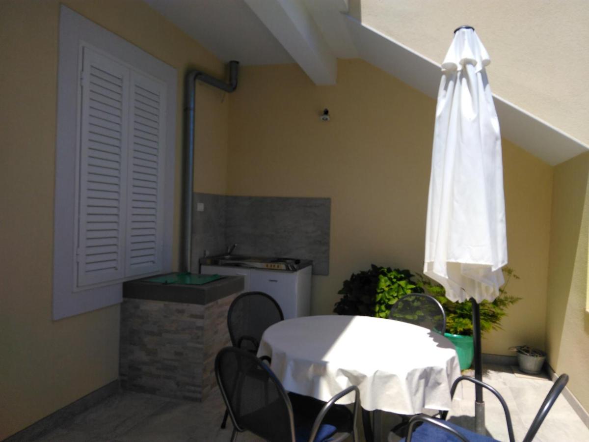 Lemon House Hotel Vis Exterior photo