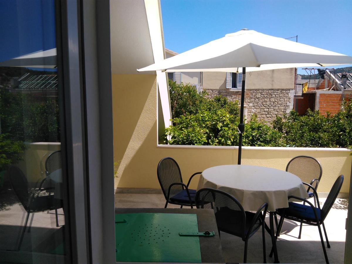 Lemon House Hotel Vis Exterior photo