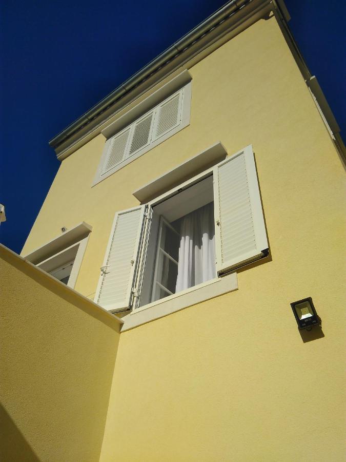 Lemon House Hotel Vis Exterior photo