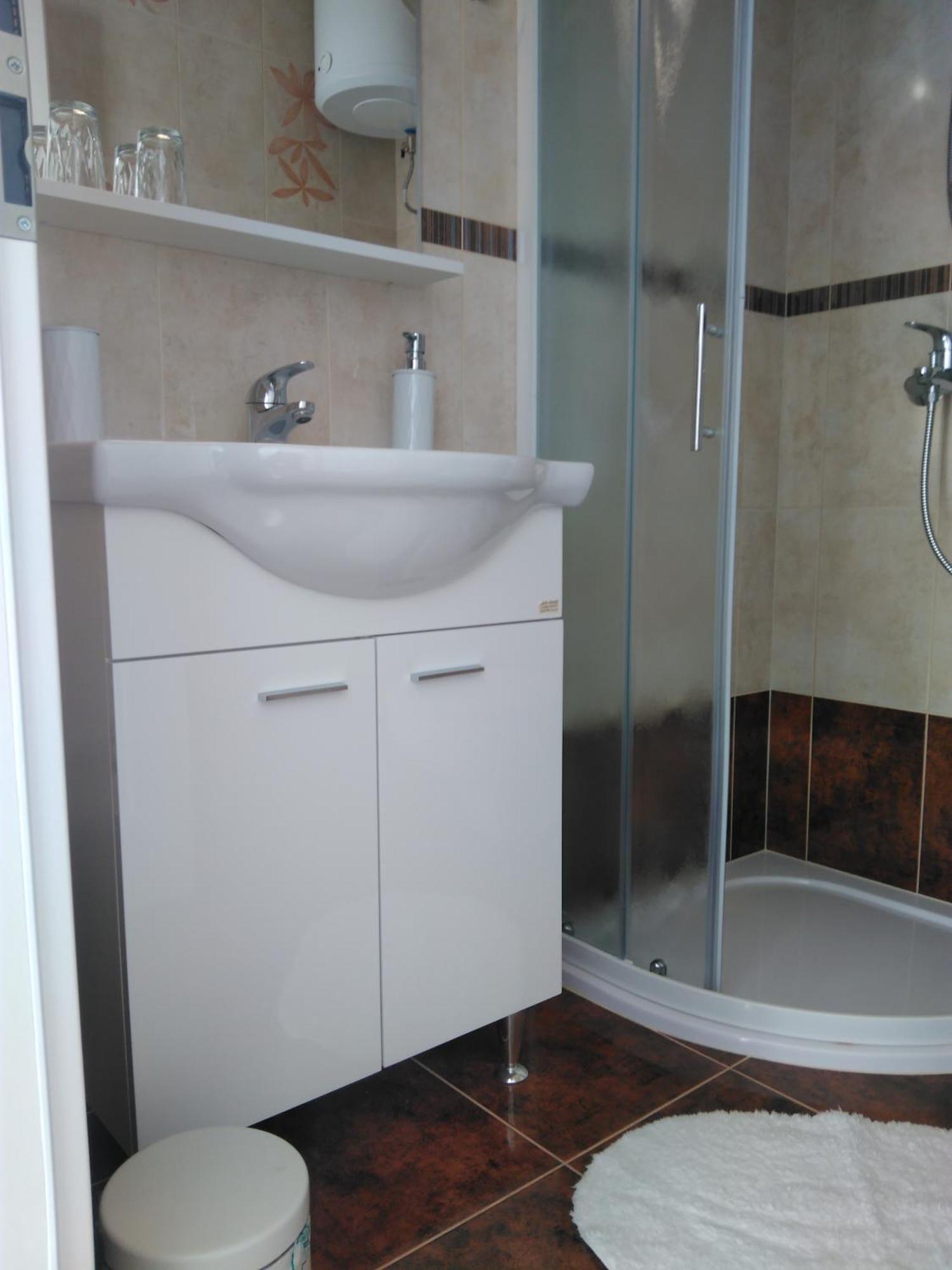 Lemon House Hotel Vis Room photo